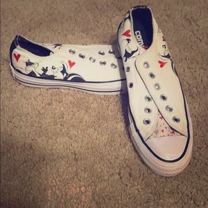 Looney Tunes edition converse